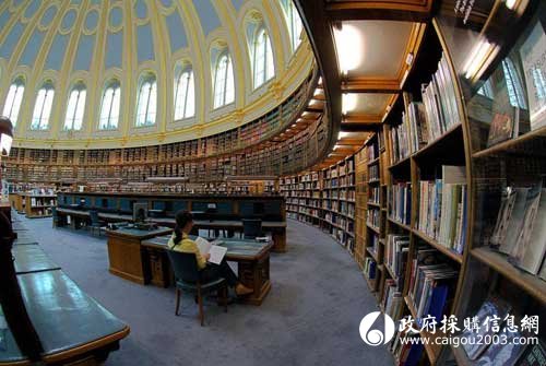 清华大学图书馆内的布局和设计兼具古典与现代之美