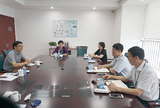 社常务副总编辑张松伟到上海市政府采购中心调