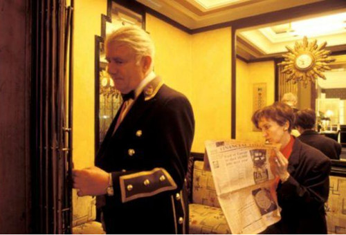  克拉里奇酒店的百岁电梯