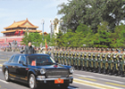 　9月3日，纪念中国人民抗日战争暨世界反法西斯战争胜利70周年大会在北京隆重举行。这是中共中央总书记、国家主席、中央军委主席习近平检阅受阅部队。