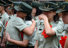 2015年9月4日，武警江西省总队二支队十三中队举行向警营告别仪式。战友泪别。