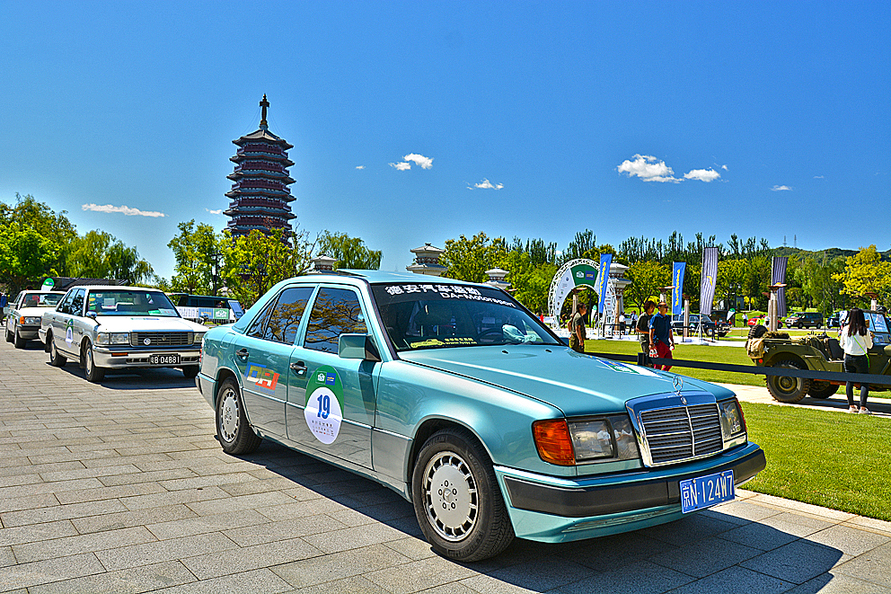 长城国际经典车拉力赛上的老爷车