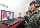 9月27日，广州军区某通信团新兵杨小佳与家人视频通话。中秋佳节，该团新兵营组织新兵与家人视频通话，让不能与家人团聚的新兵感受家的温暖。 