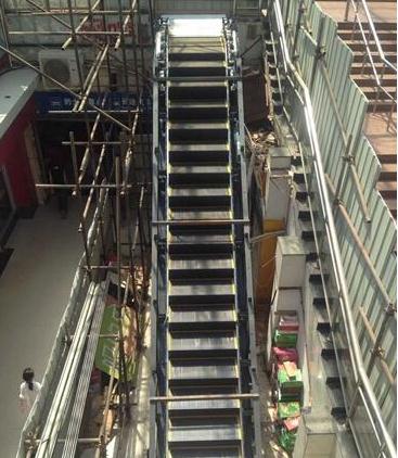 福州火车站新电梯昨日开始安装