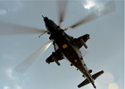 实兵交战中从记者头上掠过的直-10武装直升机。
