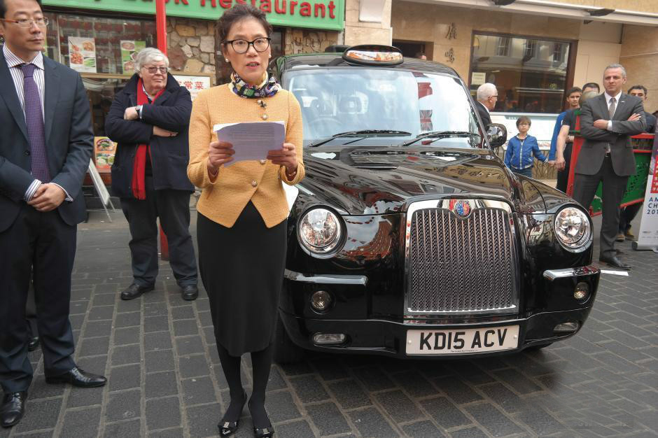 中国驻英国大使馆刘晓明大使夫人胡平华在伦敦华埠表示，这些展示美丽中国形象的优秀摄影作品在伦敦流动展出，必将为国事访问营造良好氛围。