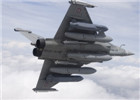据英国路透社10月7日报道，印度国防官员称，中央政府拒绝了军方提出的向法国达索飞机制造公司(Dassault Aviation SA)采购更多“阵风”战机的请求，劝说军方接受一款已经研制了32年的本土战斗机。