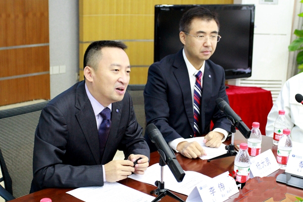长安汽车副总裁李伟和长安汽车品牌公关部部长杨大勇