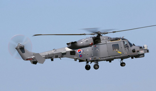 韩国军购再添利器 最新型AW159野猫直升机试飞。
