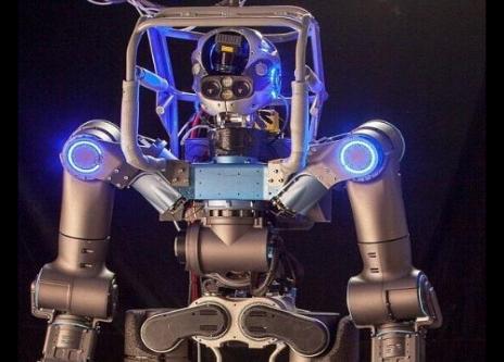 意大利研发行走机器人Walk-Man 可协助危险救援工作
