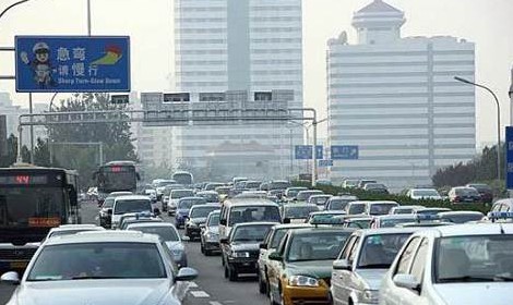 记者观察：为什么车不多时北京也堵？