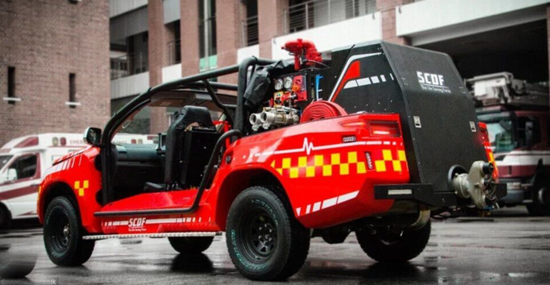 HOPE(希望)科技公司最近在新加坡2015主队节上曝光了LF5G，尽管它的设计看起来像小汽车，但其设计目的是为了在难到达的火灾区拯救生命和紧急救援。
