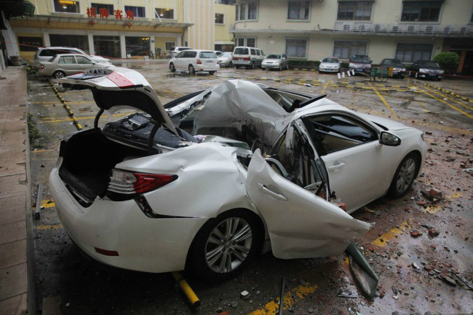 事发一周前，禅城外贸大厦刚做过安全鉴定损毁最严重的3辆车，有两辆属于物业公司。