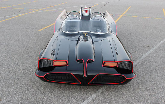 美国一位蝙蝠侠迷拉克勃31年来一直在试图打造一辆完美的“蝙蝠战车”。