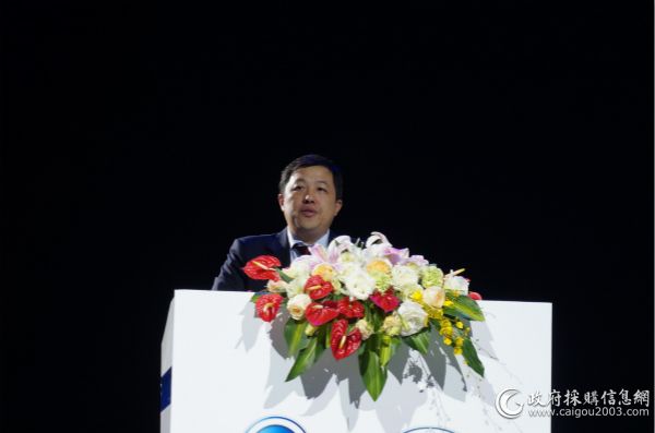 上海汽车集团副总裁蓝青松在2016年上汽大通营销商务年会上致辞