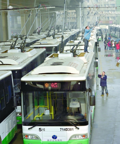 武汉公交年内200台“在线充”新能源车投用