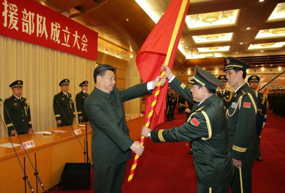 习近平将军旗郑重授予火箭军司令员魏凤和、政治委员王家胜