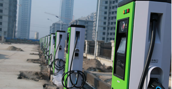 天津首批公交站内充电桩群建成