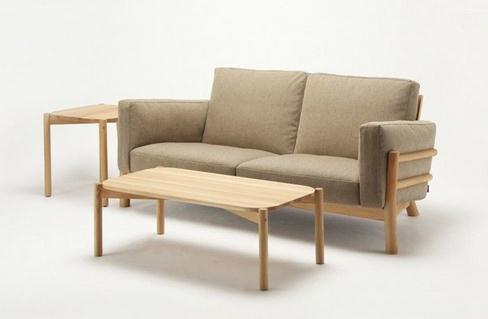家具的主要结构使用了小直径的橡木，让原本厚重的木材料显得轻盈，同时拥有结实的特征