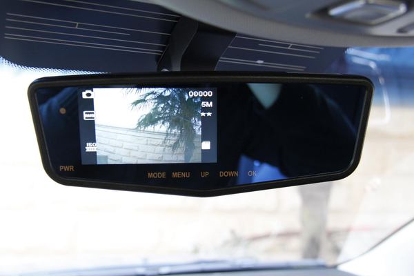 另外，新款远景还提供集成在后视镜内的行车记录仪选装。