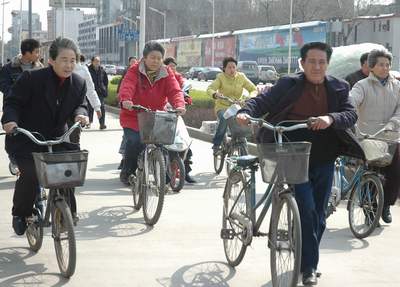 城市，别让自行车“行路难”