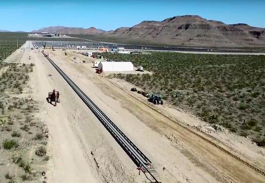 5月10日，美国Hyperloop One公司宣布，在内华达州拉斯维加斯北部郊区的沙漠测试场，首次公开演示“超级高铁”技术。