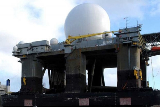 海基X波段雷达是美军安装在海上平台的反导雷达，分辨率高达15厘米，能够发现数千公里外棒球大小的物体，并能识别导弹的真假弹头，协同观测太空碎片、航天飞机的运动。它能探测到地球另一端进行的发射任务，还能快速计算导弹弹道。