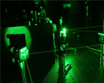 5月25日，在中科院量子信息与量子科技前沿卓越创新中心内的量子模拟实验室拍摄的超冷原子光晶格平台的激光伺服系统。新华社记者 才扬摄