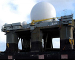 海基X波段雷达是美军安装在海上平台的反导雷达，分辨率高达15厘米，能够发现数千公里外棒球大小的物体，并能识别导弹的真假弹头，协同观测太空碎片、航天飞机的运动。它能探测到地球另一端进行的发射任务，还能快速计算导弹弹道。