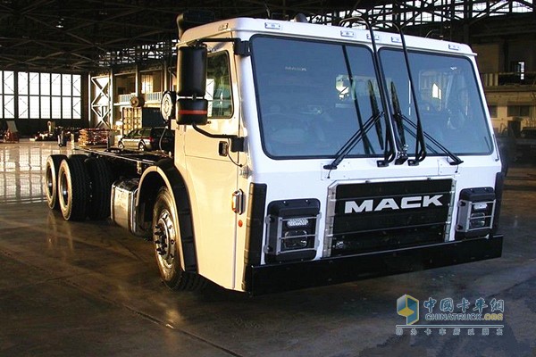 首辆翻修改造完毕的Mack LR垃圾车亟待交付