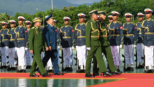 许其亮与缅甸国防军总司令敏昂莱举行会谈
