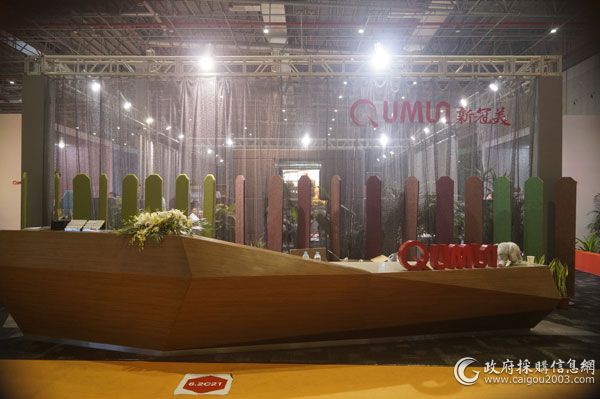 第38届中国（上海）国际家具博览会上，精致的新冠美家具。
