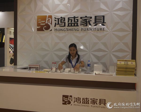 第38届中国（上海）国际家具博览会上，鸿盛公寓床。