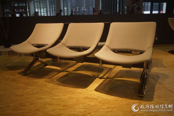 第38届中国（上海）国际家具博览会上，时尚的美力菲椅子。