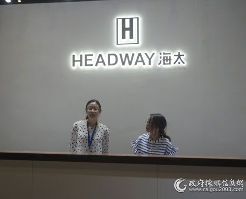 第38届中国（上海）国际家具博览会上，匠心制造的海太家具。