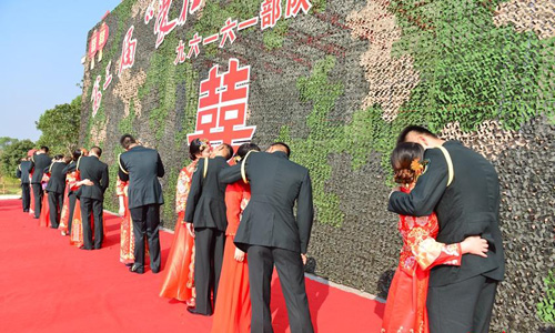 火箭军部队集体婚礼劲吹“中国风”