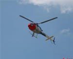AC311A型直升机通场而过。