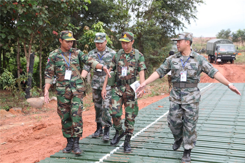 中柬两军联合训练全面展开 柬军官兵点赞中方官兵