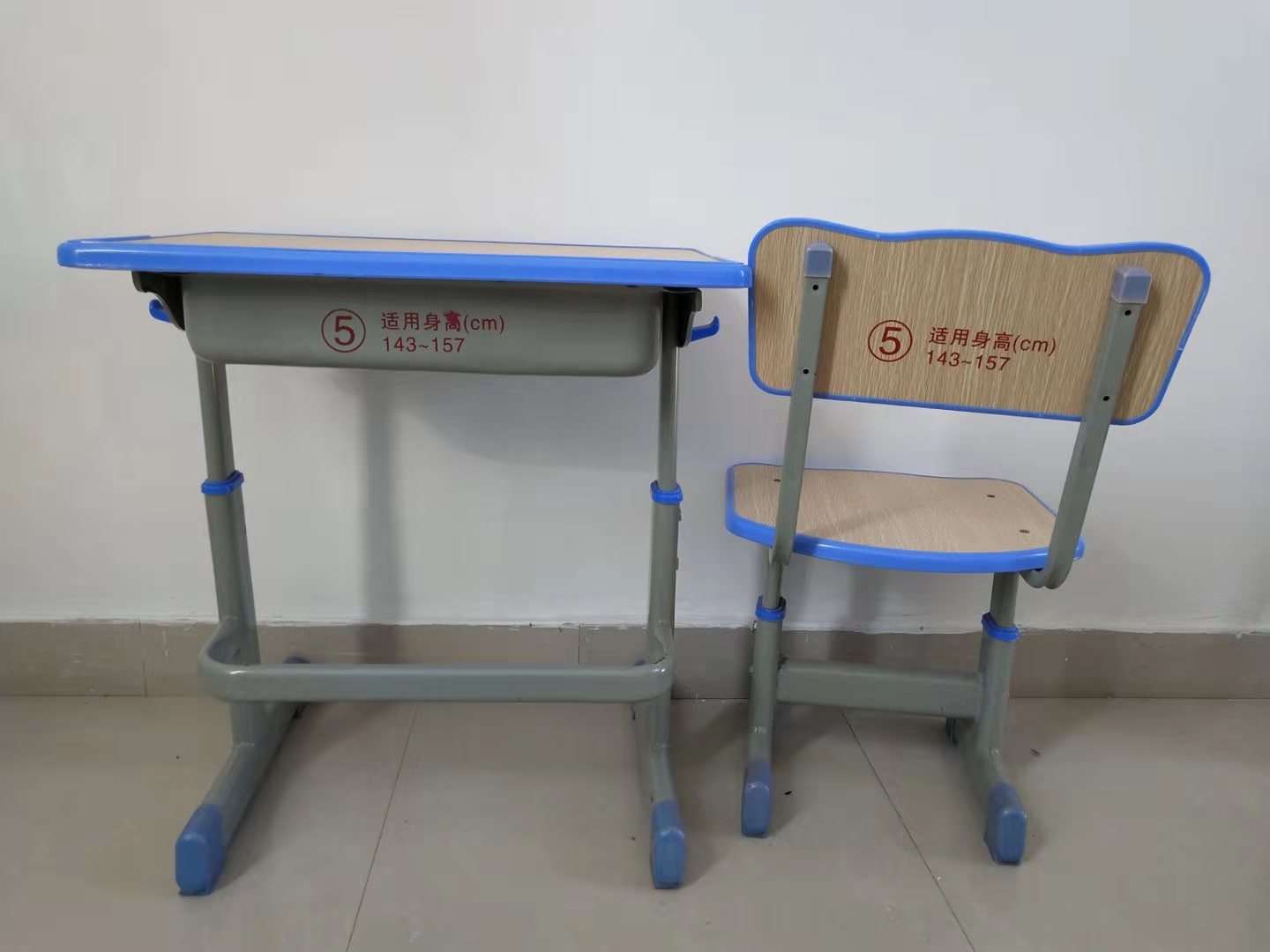 深圳吹响中小学课桌椅采购标准化集结号