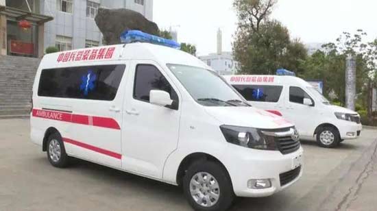 长安汽车向兵装定点扶贫泸西县、砚山县捐赠负压救护车2-550.jpg