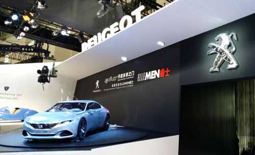 　　4月20日，北京车展上标致EXALT概念车全球首发。